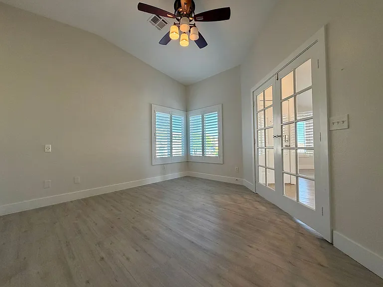 124 Lemongold St — Photo 4