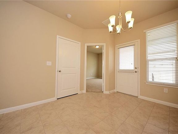 5th image of 414 Crater Lake Dr
