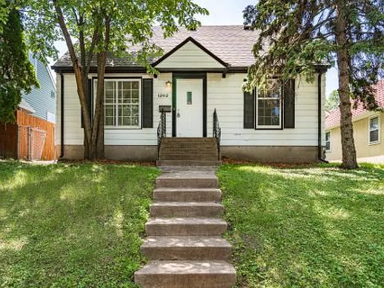 1262 Minnehaha Ave E — Photo 1