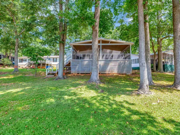 1214 Tugaloo Heights Cir, Fair Play, SC 29643