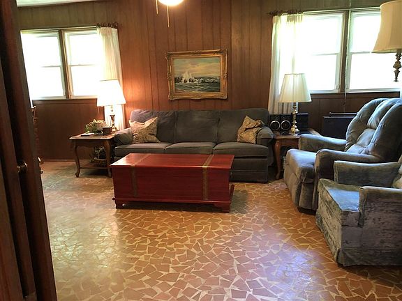 Nice windows to backyard