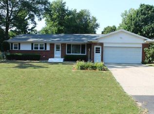 2385 Pinewood St, Jenison, MI 49428