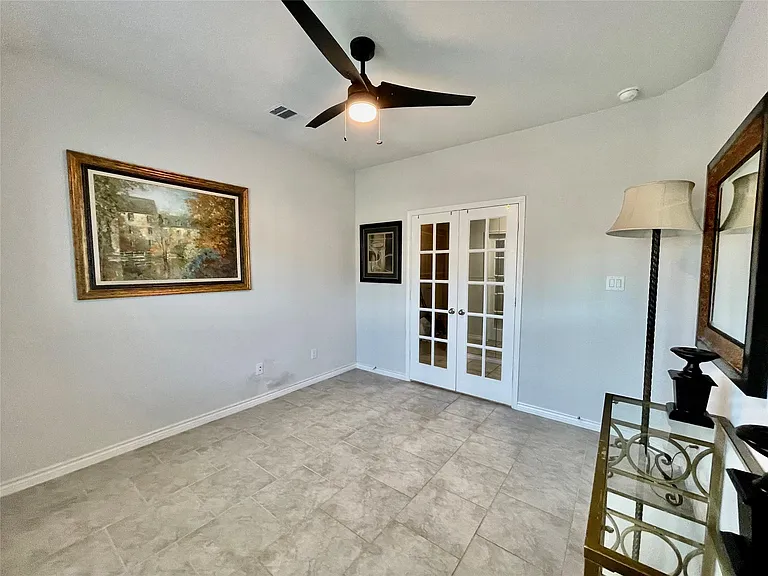 1916 Thorndyke Ln — Photo 10