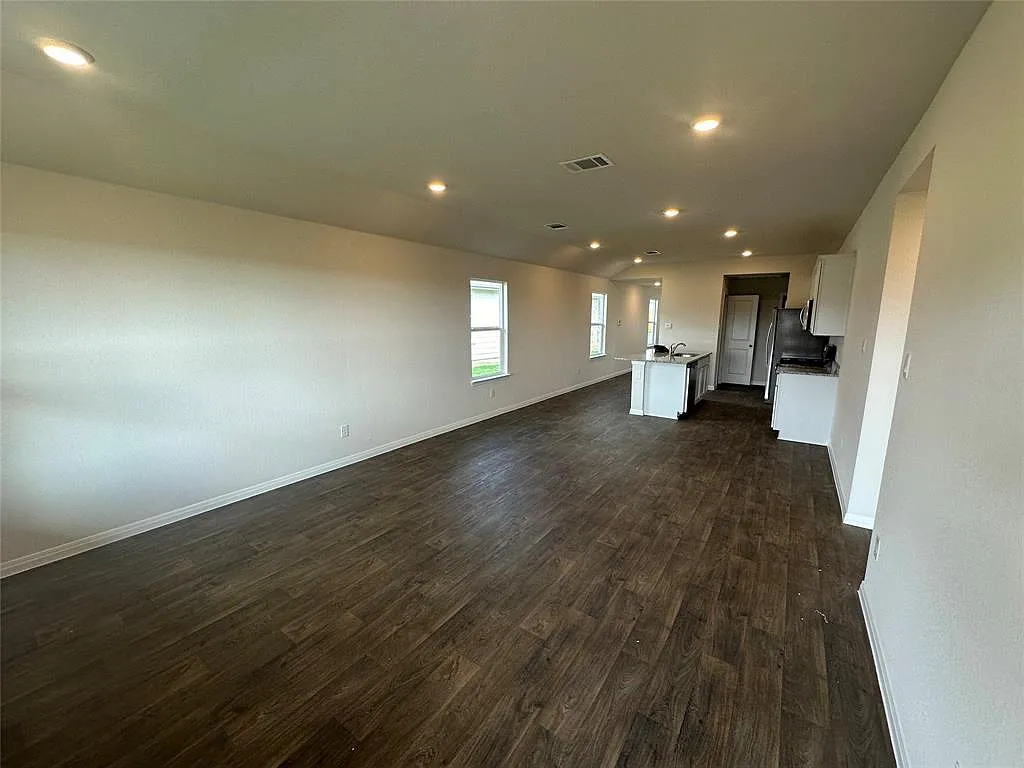 3 bed, 2.0 bath, 1535 sqft, $1,900 — Photo 4