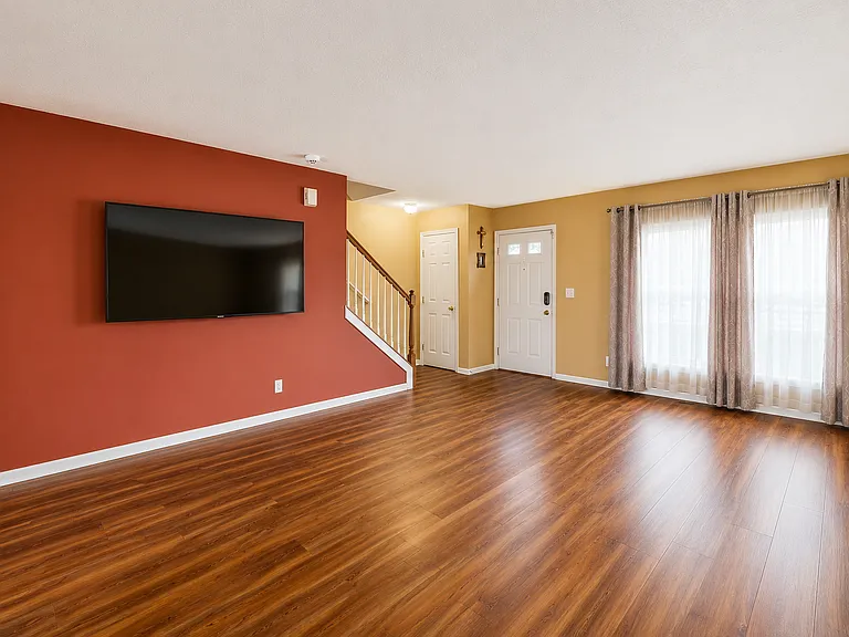 593 Lazelle Rd — Photo 3