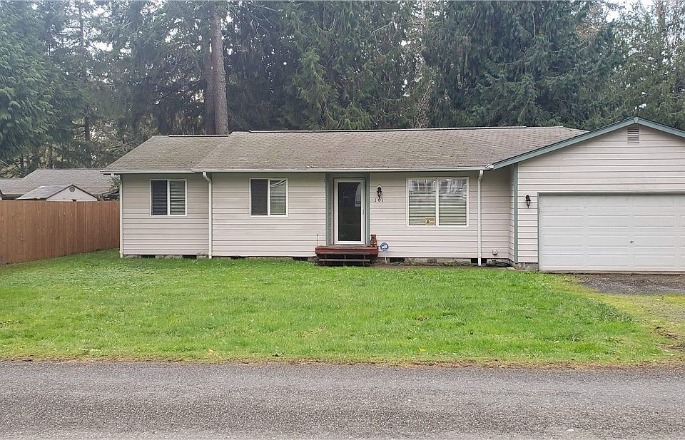 This home is a perfect starter home! It has 3 bedrooms and 1 bath. Located in Timberlakes development there are plenty of family activities. 
