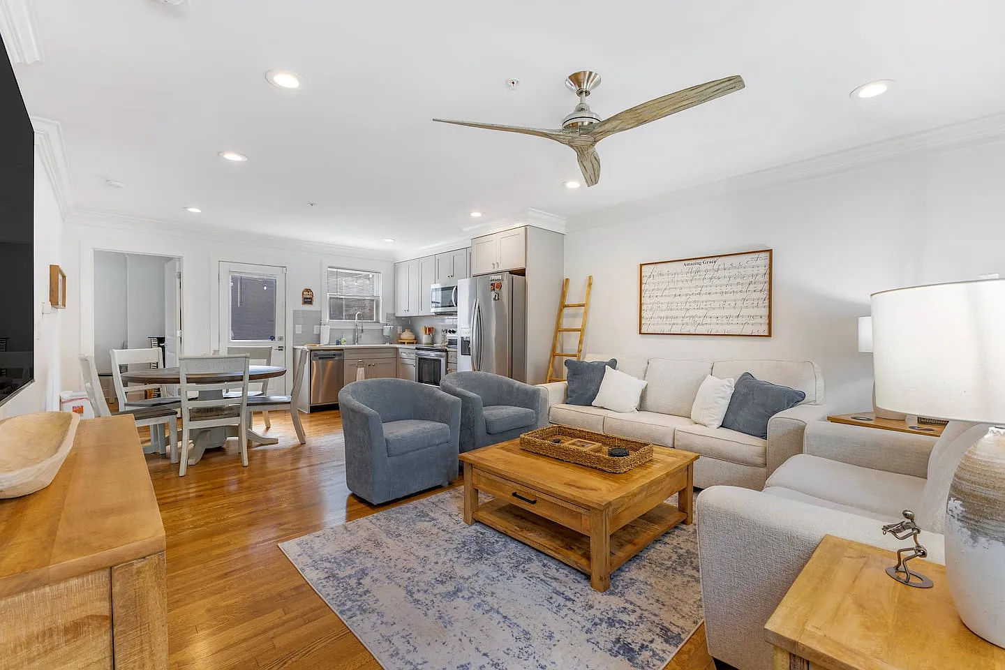 2 bed, 840 sqft, $2,495 — Photo 2