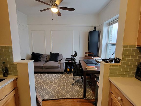 5th image of 679 W Wrightwood Ave APT 3S