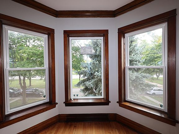 5th image of 3418 W Franklin Blvd #1
