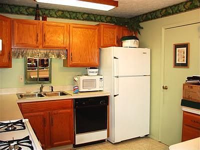 5th image of 4272 Bennington Blvd #9-C