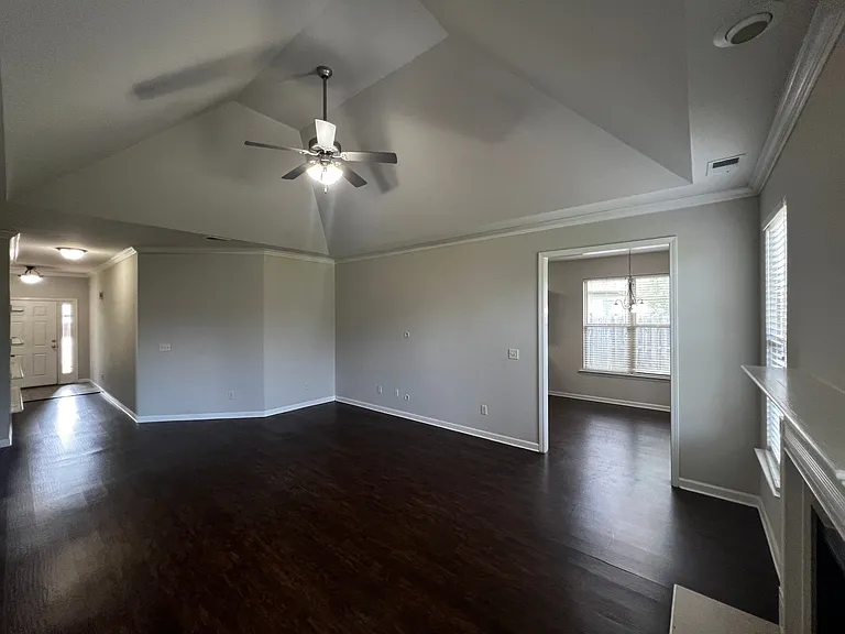 2208 Adkins Cir — Photo 7