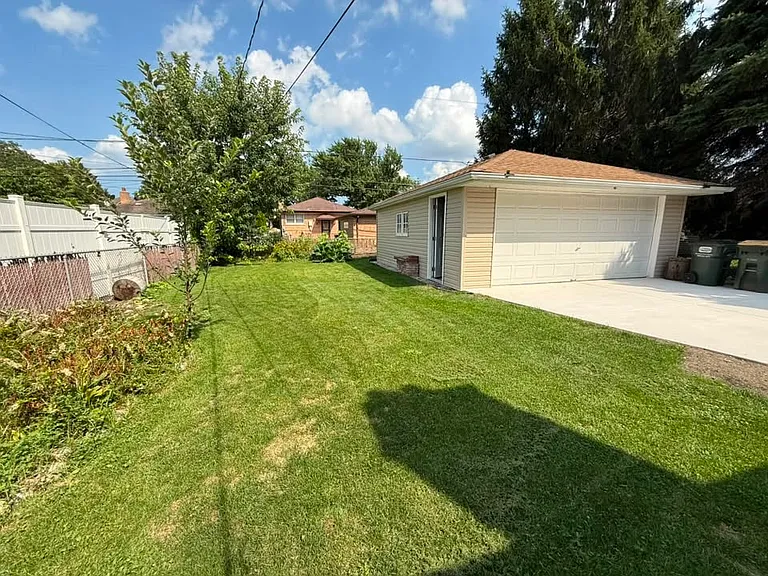 8447 N Oriole Ave — Photo 5