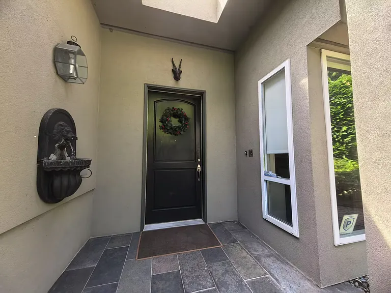 4070 Rose Cres — Photo 5