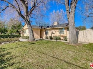 18755 Victory Blvd, Reseda, CA 91335