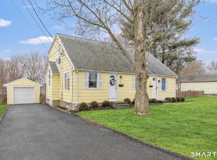 221 Meadows End Rd, Milford, CT 06460