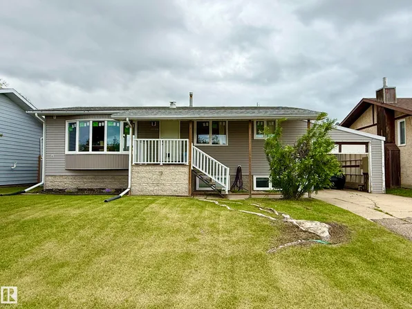 5032 45th St, Lamont, AB T0B 2R0