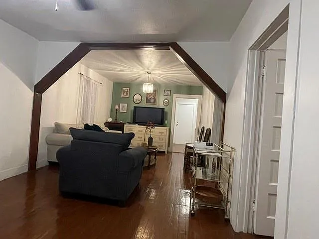 616 W 25th St — Photo 11