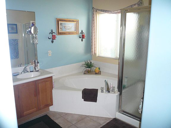 2 sinks walk-in shower +