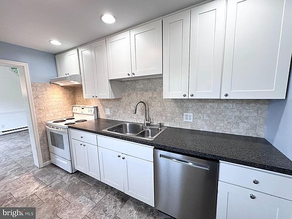 5th image of 1522 Maple Ave