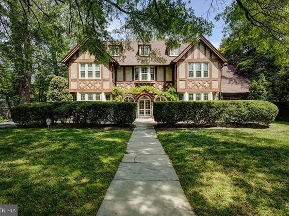 8031 Seminole St, Philadelphia, PA 19118