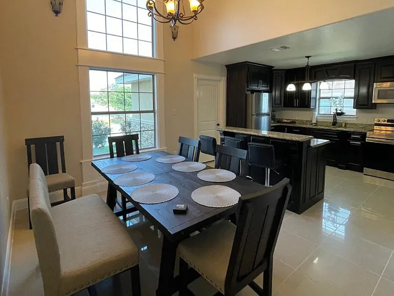 355 Christina Pkwy — Photo 2