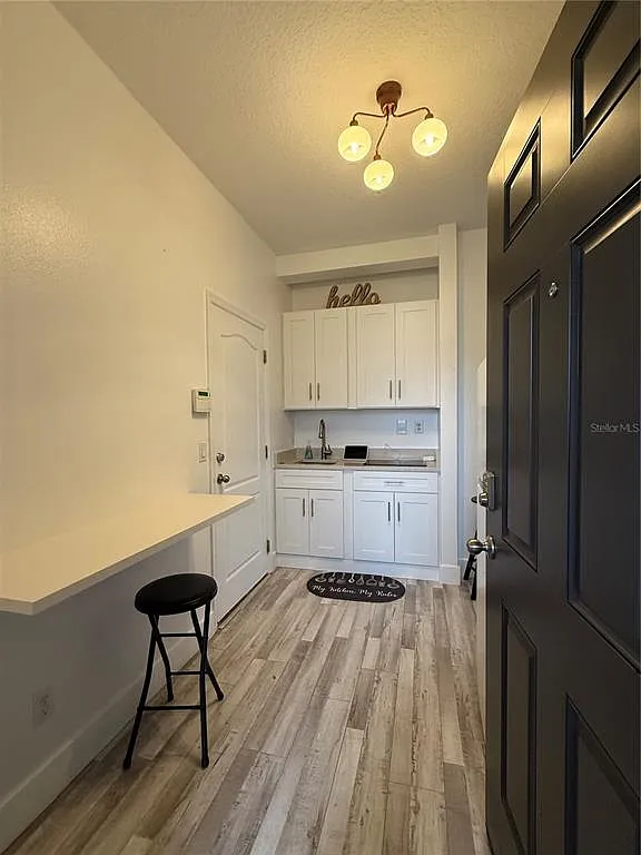 2 bed, 1.0 bath, 400 sqft, $1,950 — Photo 4