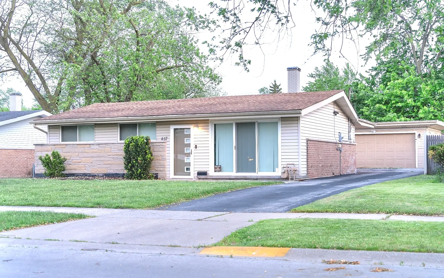 457 163rd St photo 1