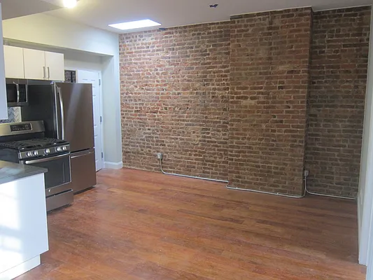 Rented by Realty 2000 Corp | media 41