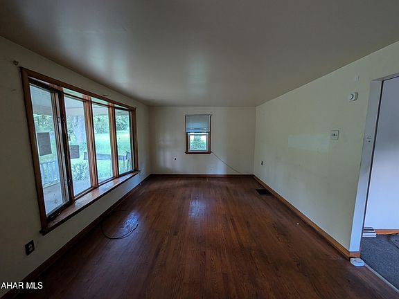 2nd image of 1390 Polecat Rd