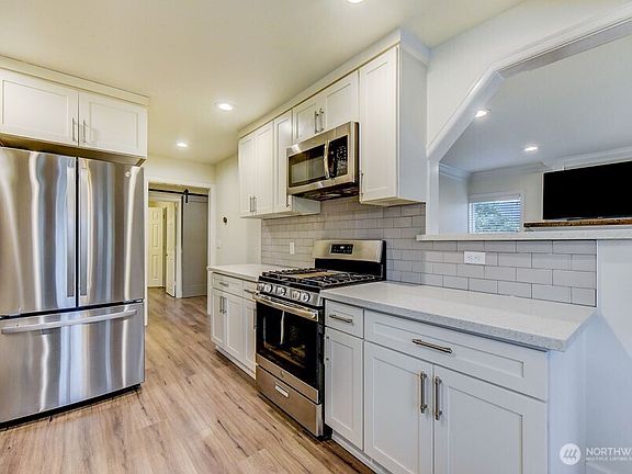 5th image of 1048 S Director Street