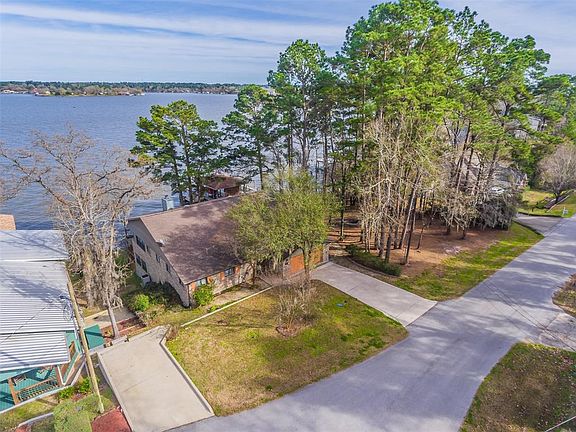4th image of 636 Lakefront Dr