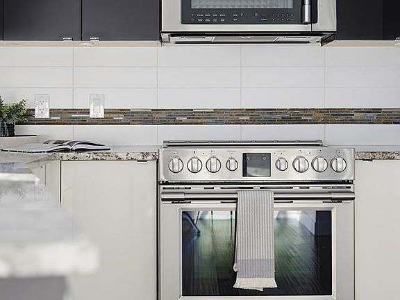 5th image of 14955 Victoria Ave #603