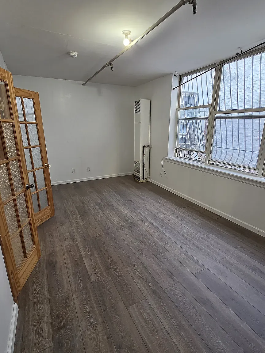 57 Scholes Street — Photo 2