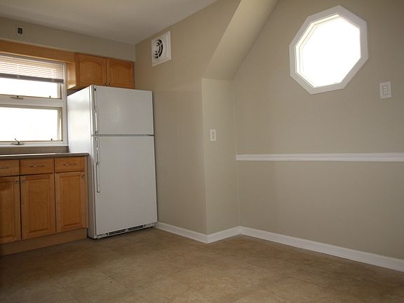 5th image of 4253 N New England Ave #2