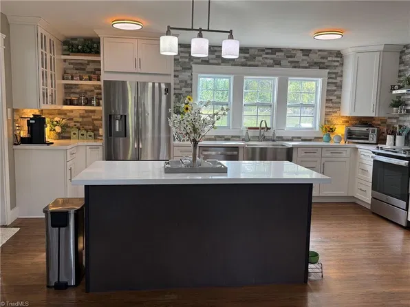 7028 Belford Rd, Summerfield, NC 27358