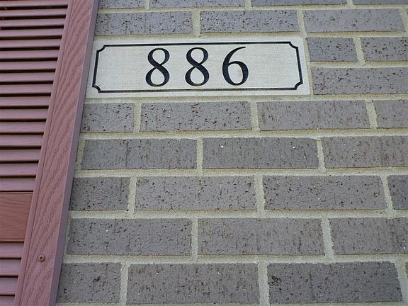 5th image of 886 Louise Dr