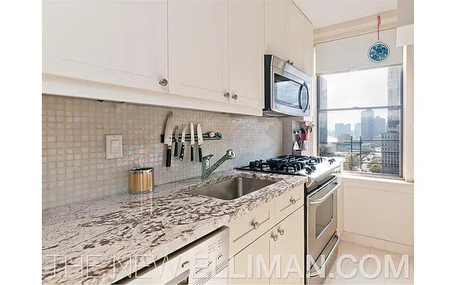 Rented by Douglas Elliman | media 16