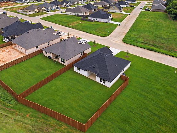 2nd image of 1600 Oleander Dr