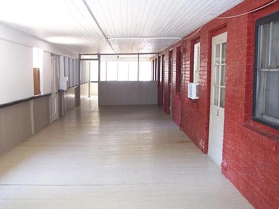 2nd image of 1302 6th St E APT 1