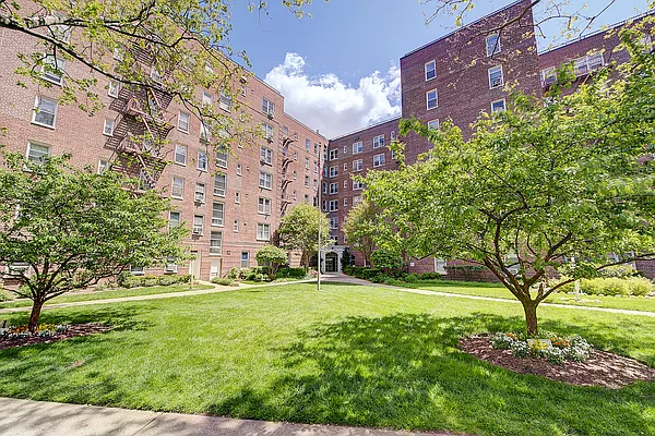 Sold by Benjamin Realty Since 1980 | media 17