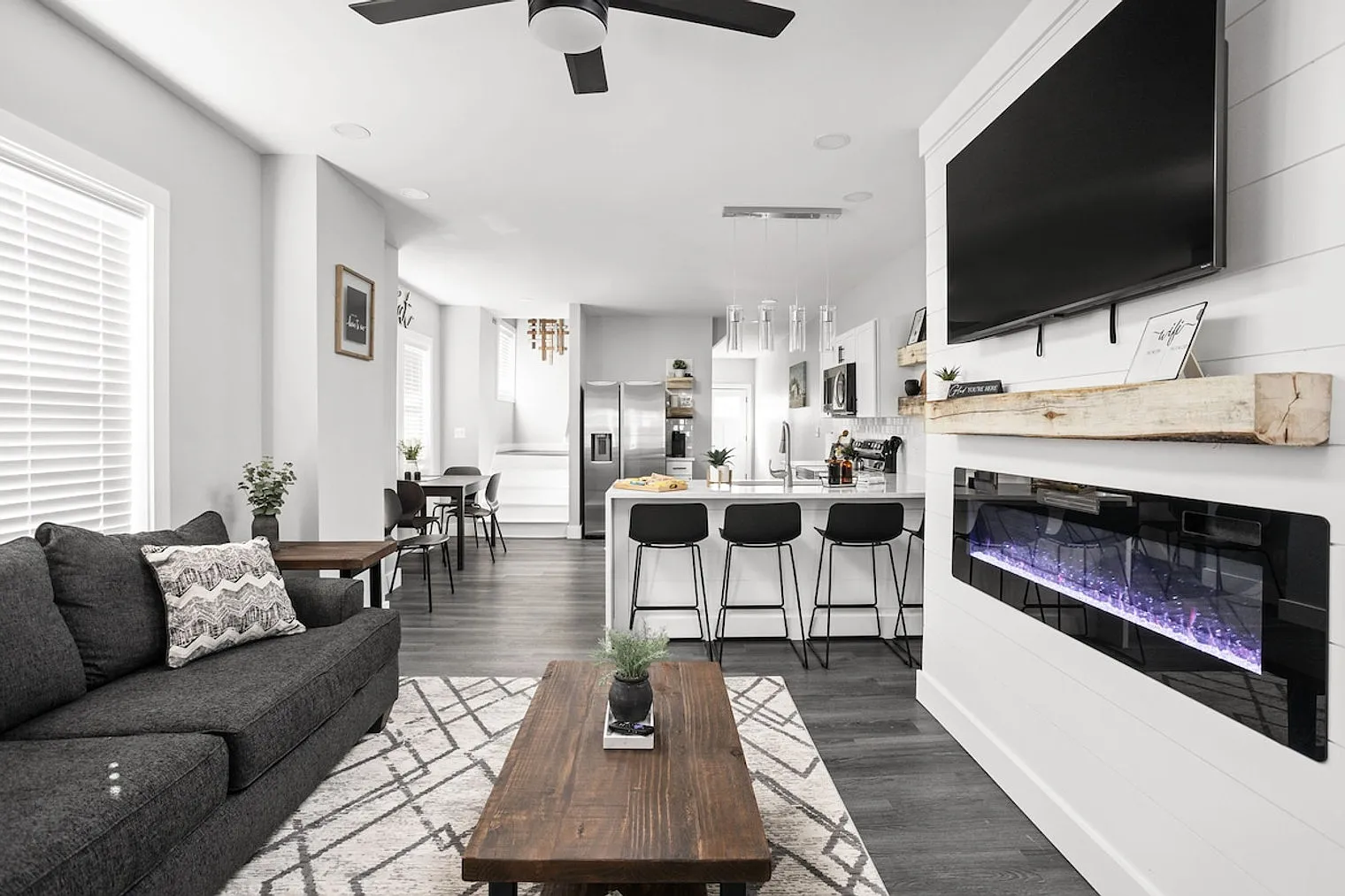 3 bed, 2.0 bath, $2,861 — Photo 1