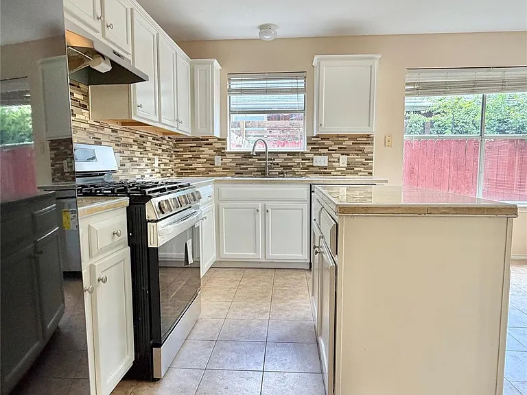 9341 Bernoulli Dr — Photo 3