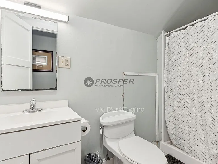 72 1/2 King St — Photo 22