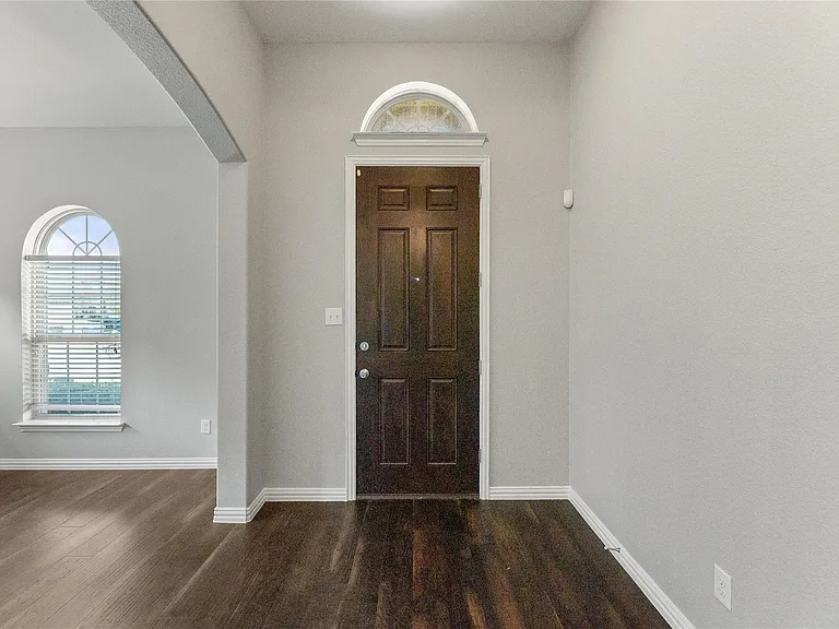 1004 Water Garden Cir — Photo 5