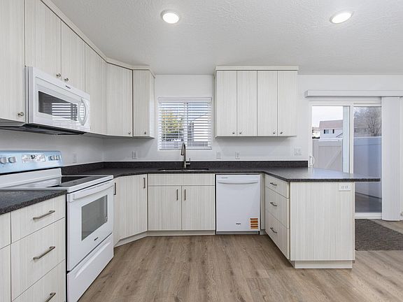 5th image of 1735 W 540 N APT 1702