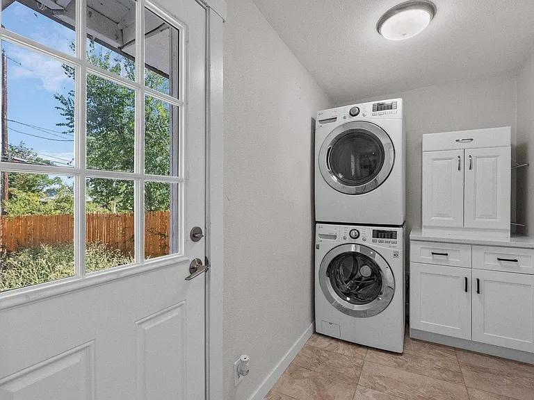 5330 Johnson St — Photo 22