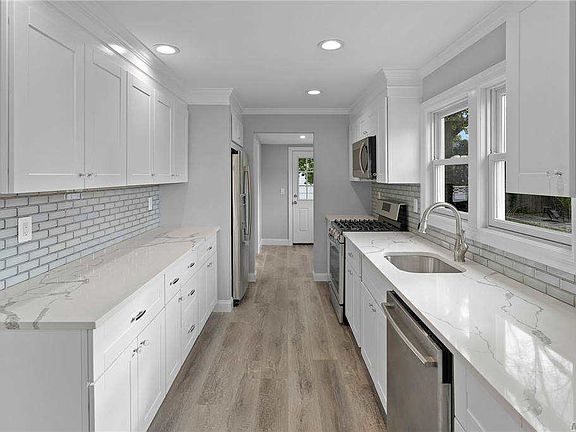 4th image of 71 E 12th St