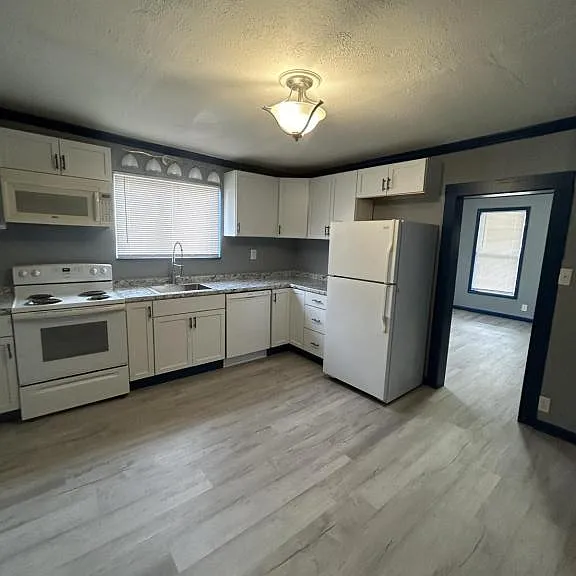 715 Jefferson Ave — Photo 5