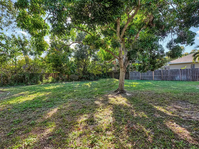 1726 Floyd St — Photo 38