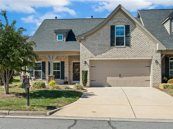 901 Plantation Village Dr, Clemmons, NC 27012
